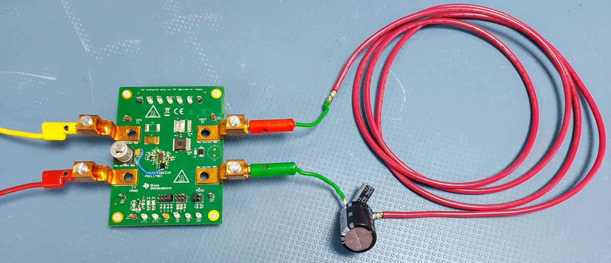  使用具有 1.5m 纜線線束之 TPS1211-Q1 評估模組的測試設定。