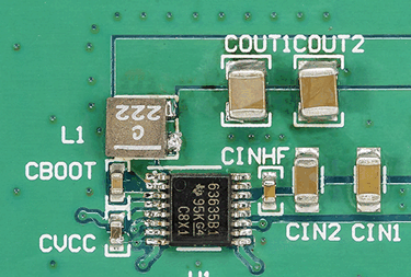 LM63615-Q1 LM63625-Q1 典型解决方案示例 IOUT = 2.5A，ƒSW = 2200kHz