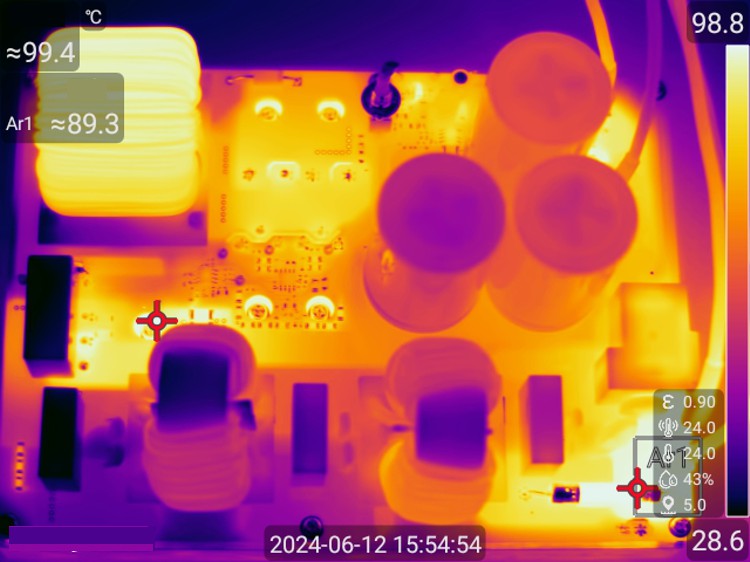 TIDA-00779 230V 交流输入和 3.5kW 输出时的顶端温度